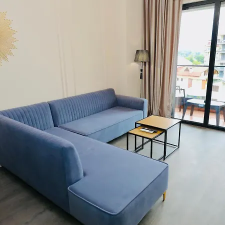 Miku - Unique 3 Bedroom At Olympic Apartment *