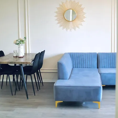 Miku - Unique 3 Bedroom At Olympic Apartment *