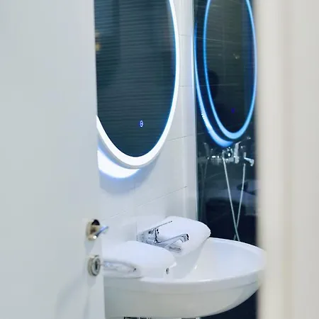 Miku - Unique 3 Bedroom At Olympic Apartment *