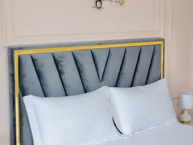 Miku - Unique 3 Bedroom At Olympic Apartment