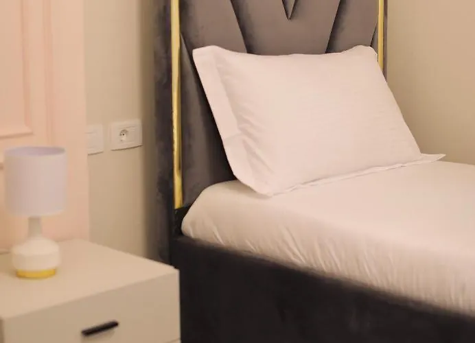 Miku - Unique 3 Bedroom At Olympic Apartment