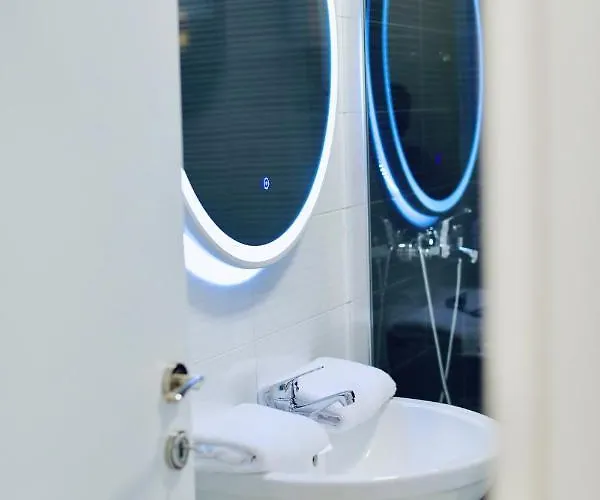 Miku - Unique 3 Bedroom At Olympic Apartment *